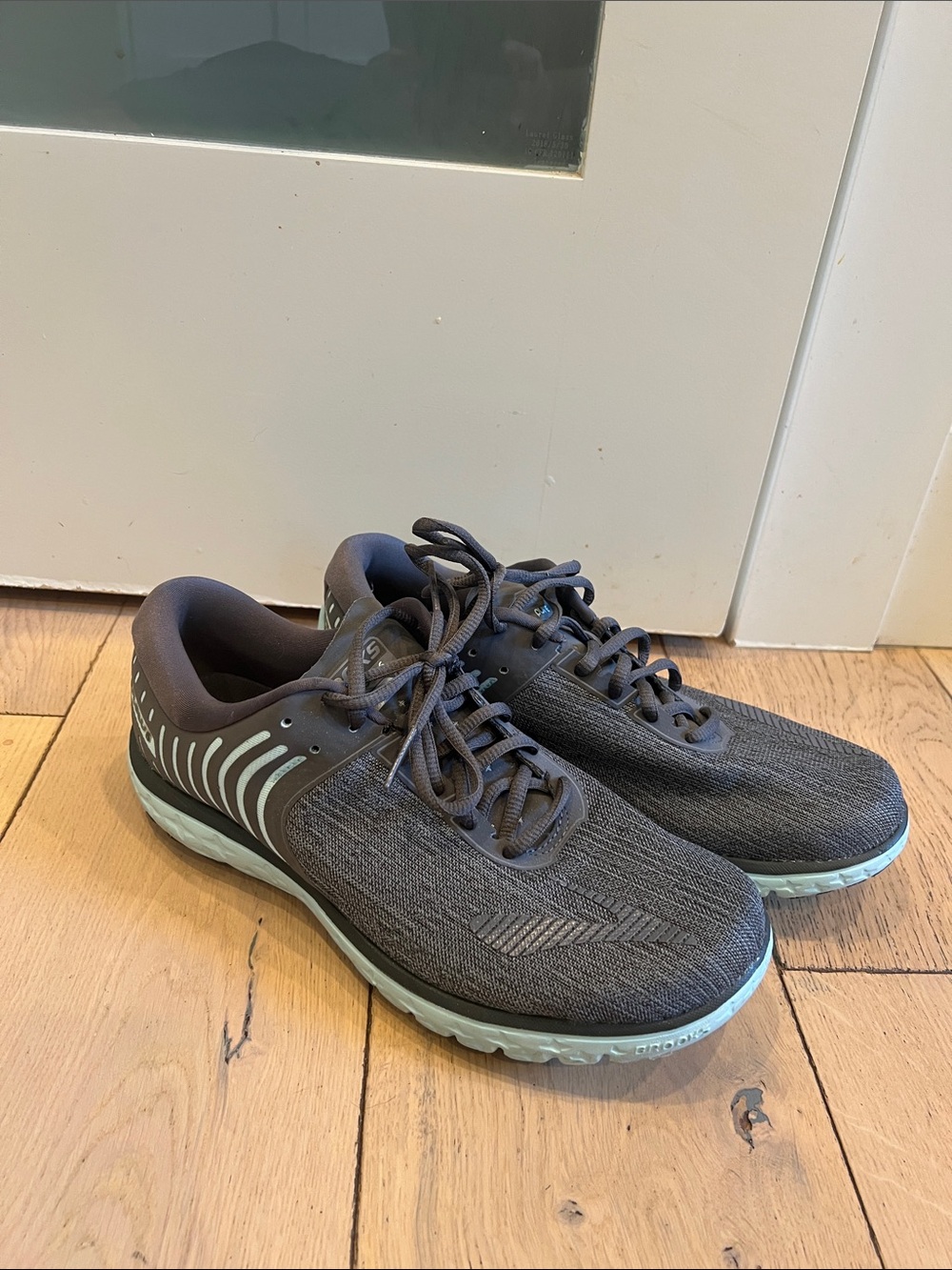 Brooks Dark pure flow 6 Gray and Mint Performance Running Shoes9.5